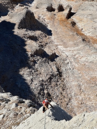 Muntejela de Senes, Dolomiti, Simon Kehrer, Marta Willeit - The first ascent of 'Lastun de Mareo' on Muntejela de Senes, Dolomites (Simon Kehrer, Marta Willeit 04/11/2024)