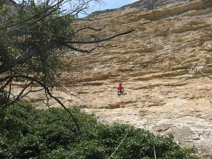Momento Libero Sasso Rosso - Momento Libero: Alessio Roverato on P1 of Momento Libero, Sasso Rosso, Valbrenta - Canal di Brenta (ph arch. A. Roverato)
